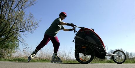 Jízda na cyklostezce v Ostrav v dob rekordních veder na pelomu dubna a