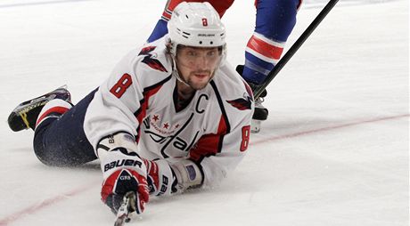 Alexandr Ovekin se bhem výluky NHL poprvé stelecky prosadil v dresu Dynama Moskva, k bodm ale svému týmu nepomohl.