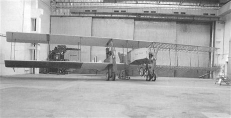 Replika letounu Caproni Ca.33 - elní pohled