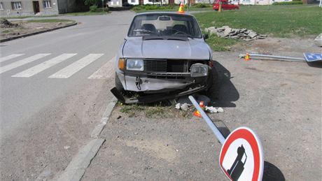 idi kraden kodovky nezvldl smyk a srazil ti znaky. Pak z msta radji