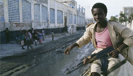 Místo zbraní te mladí Somálci tráví as u monitor v hernách. Ilustraní snímek