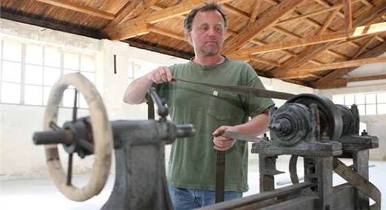 V prostorách bývalé pily v Telči vzniká technické muzeum historických strojů.