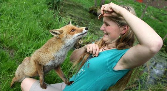 Stanice ochrany pírody a fauny v Pavlov - na snímku zooloka Petra Hlaváová.