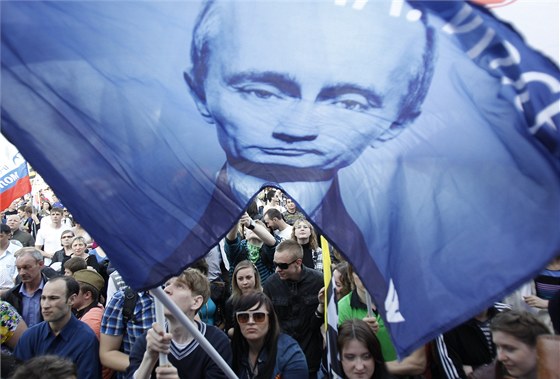 Za čest a slávu Vladimira Putina. Demonstrace na podporu ruského prezidenta v centru Moskvy.