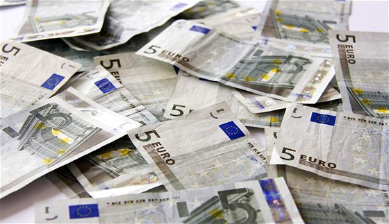V bezpenostních boxech se skrýval více ne milion euro (asi 24,3 milionu korun). Ilustraní snímek