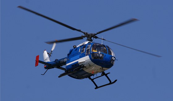 Zranného mue dopravil vrtulník do plzeské nemocnice. (Ilustraní foto)