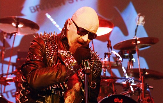 Přirozeným lídrem kapely Judas Priest je charismatický zpěvák Rob Halford, který svého času spoluvytvářel metalovou módu, pro kterou je typické kožené oblečení, kovové cvočky a další atributy. 