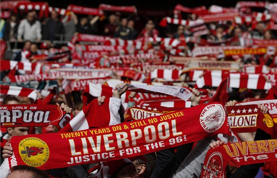 NIKDY NEPJDE SÁM. Fanouci Liverpoolu dokazují pravdivost své hymny, ve které