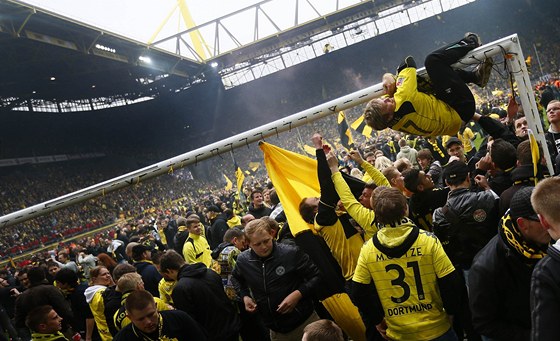 TI VICHNI CHTJÍ LÍSTKY. Na stadion Dortmundu se vejde 80 tisíc divák. Lístky na finále Ligy mistr ve Wembley jich chce jet mnohem víc.
