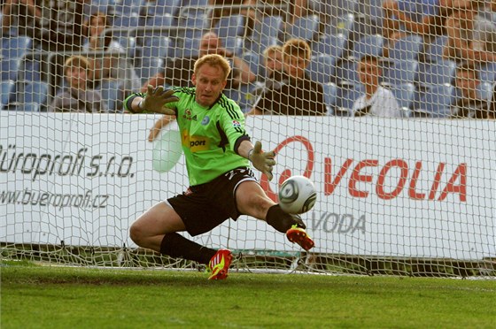 Olomoucký gólman Zdenk Zlámal si proti Dukle poádn zachytal.