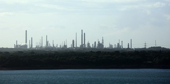 Největší naftařský závod americké firmy Exxon-Mobil ve Velké Británii je Fawley