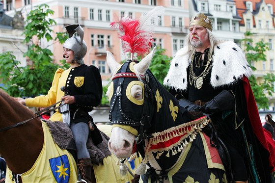 Císa Karel IV. se svojí druinou zahájil lázeskou sezonu v Karlových Varech.