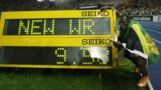 ZA CHVÍLI U NEMUSÍ PLATIT. Boltv rekord na stovce z Berlína platí dodnes, na olympijských hrách v Londýn by se mohly tabulky pepisovat.
