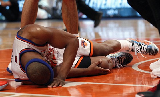 Baron Davis z New Yorku Knicks s poranným kolenem.