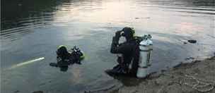Policejní potápi hledají v pehrad u Bystiky na Vsetínsku zmizelého...