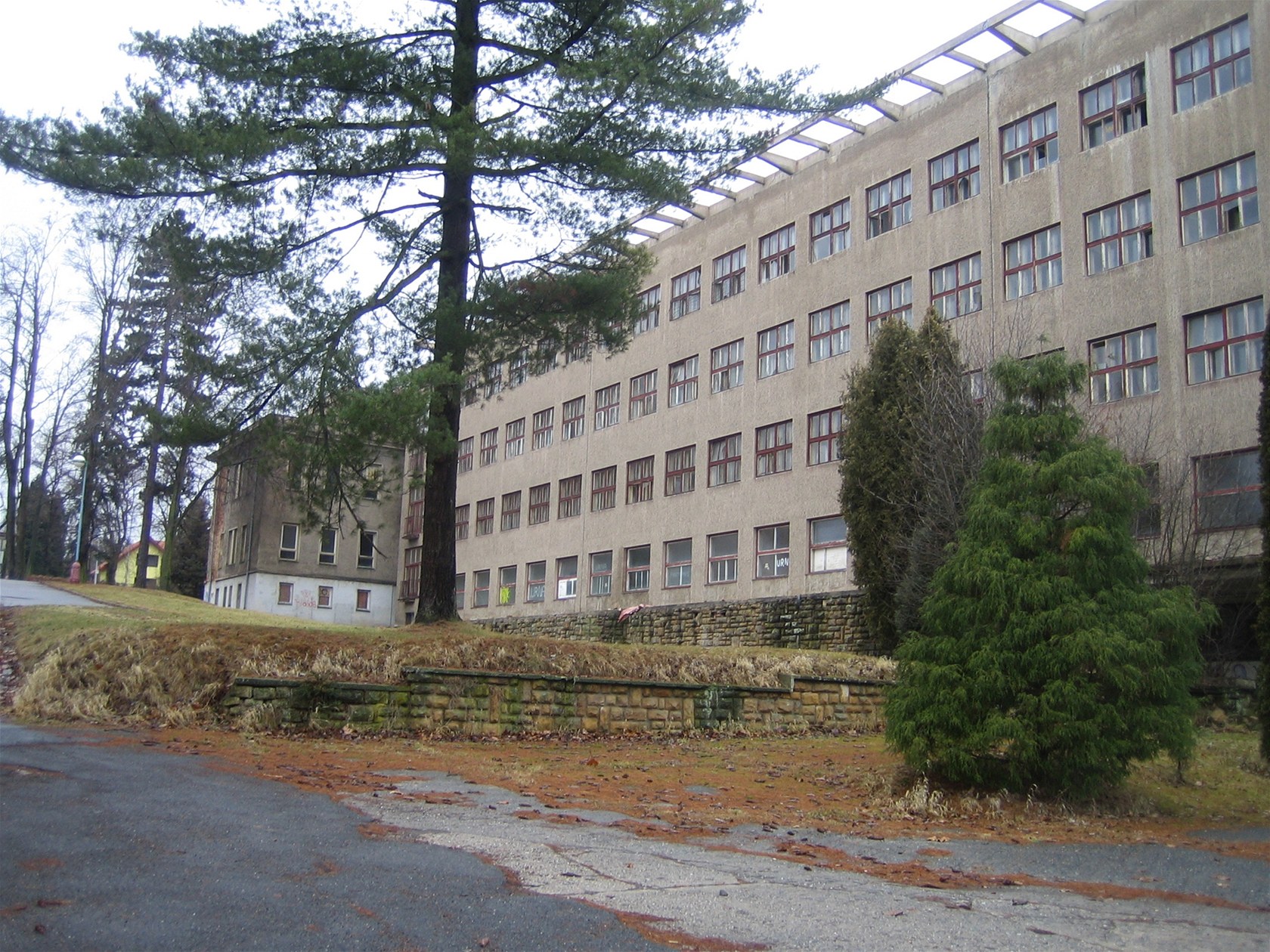 Kdysi vyhlá�ené plicní sanatorium v Kostelci nad �ernými lesy v okrese