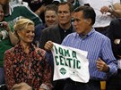 FANDÍM CELTIKM. Prezidentský kandidát Mitt Romney se svou enou Ann vyjadují
