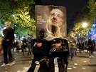 Píznivci nov zvoleného francouzského prezidenta Francoise Hollanda oslavují