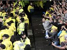 A TÁHNTE DO SVÝ ÁSTI MSTA! Fanouci Manchesteru City (vpravo) se po výhe