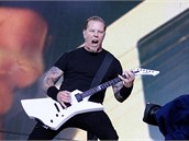 Frontman James Hetfield ve svém typickém postoji.