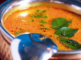Indická rajčatová polévka s koriandrem