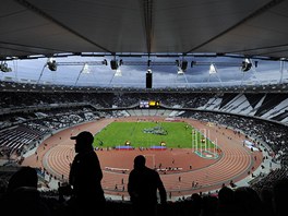 KOMPLEXNÍ POHLED. Olympijský stadion v Londýně vyzkoušeli v sobotu první atleti.
