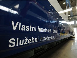 První dokonená souprava Link II v barvách eských drah vyrobená polskou firmou...