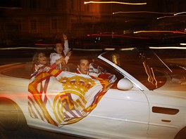 HURÁ! Fanouci Realu Madrid oslavují panlský titul.