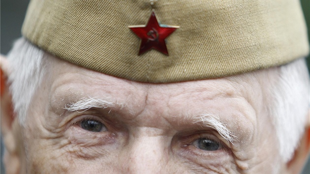 Rusko mohutnou vojenskou p�ehlídkou v Moskv� oslavilo 67. výro�í vít�zství ve...