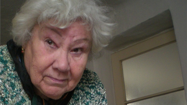 Helena Vovsová s pam�tním listem od �etníka Mengera