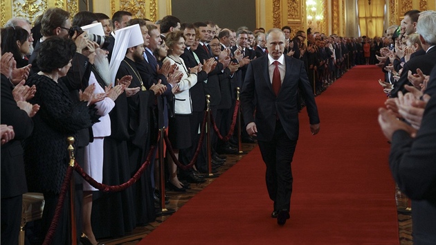 Staronový vládce Ruska Vladimir Putin během slavnostní inaugurace, při níž byl