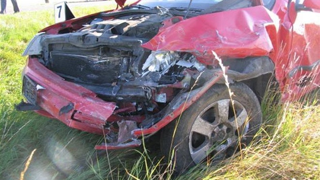 Smrtelná nehoda. Favorit vjel u Lechovic do protismru a stetl se s octavií