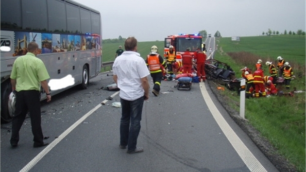 Nehoda autobusu s osobním autem u Králova Pole