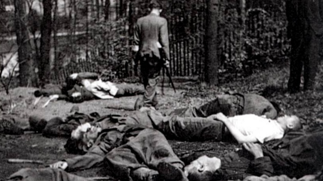 Těla Němců zmasakrovaných 10. května 1945 v náchodském pivovaru
