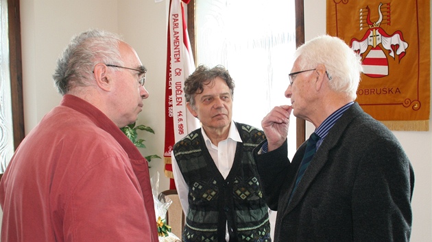 Pavel Kroupa, Alexander Tomský a Tomá� Ka�par v Dobru�ce (7. kv�tna 2012).