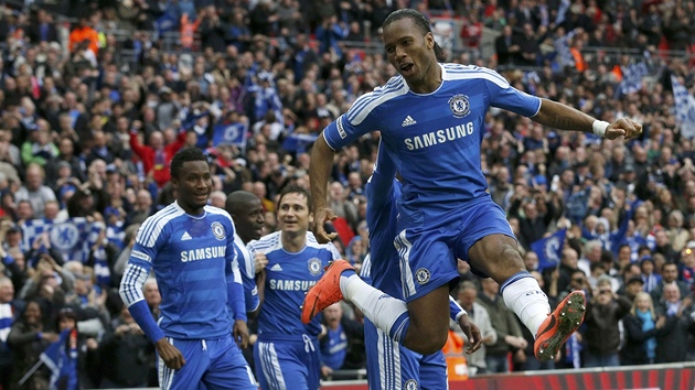 RYZÍ RADOST. Útočník Didier Drogba z Chelsea se raduje ze vstřeleného gólu.