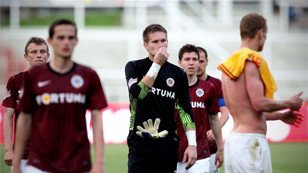 BEZ TITULU. Fotbalisté Sparty u� v�dí, �e titul nezískají.