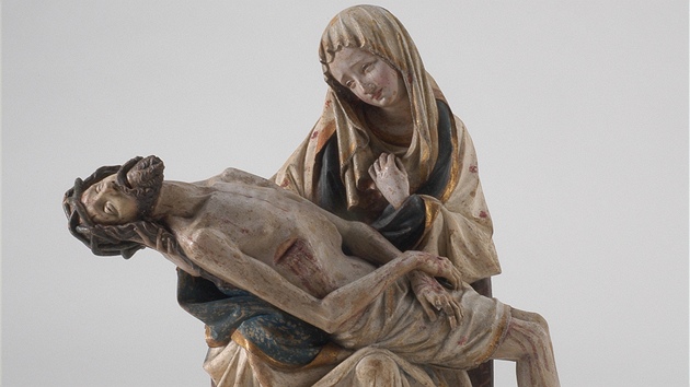 Polychromovaný sádrový odlitek díla  K�ivákova pieta vytvo�eného na konci...