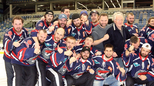 Chomutov�tí hokejisté slaví postup do extraligy.