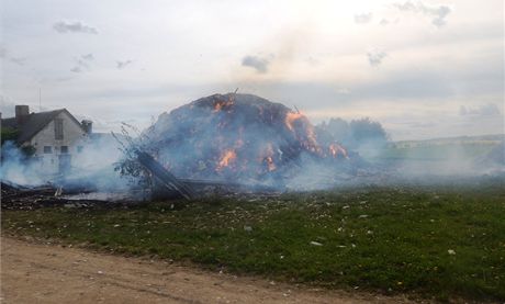 Poár skladovací haly v obci Tmice na Pelhimovsku zpsobil kodu nejmén...