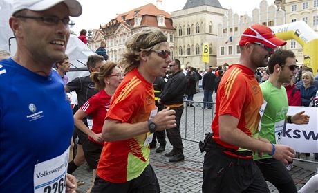 SLAVNÝ FOTBALISTA. Pavel Nedvd na trati Praského maratonu