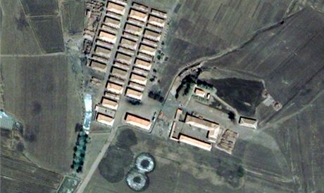 Sedm let starý snímek na severokorejské jaderné zaízení ukazuje Jongbjon jet