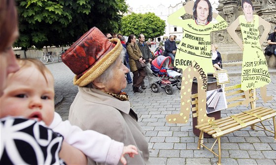 Demonstrace proti kácení v Tyršových sadech. (15.5.2012)