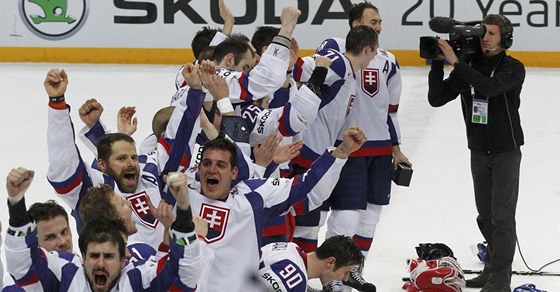 FINÁLÉÉÉ. Slovenští hokejisté slaví postup do finále mistrovství světa, Čechy