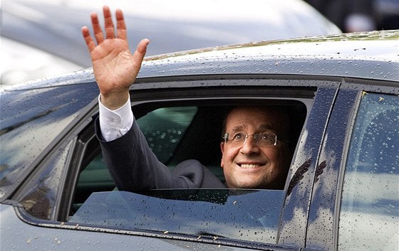 Novopeený prezident Francie Francois Hollande bhem dne, kdy sloil písahu.