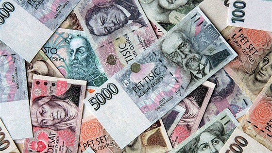 Padlatelé se podle NB v posledních letech nejastji zamují na padlání bankovek v hodnotách 500 a 1 000 korun. (Ilustraní snímek)