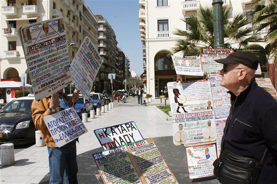 ecká strana SYRIZA ve svém ekonomickém volebním programu navrhuje zastavit privatizaci a ukonit sniování plat a penzí.