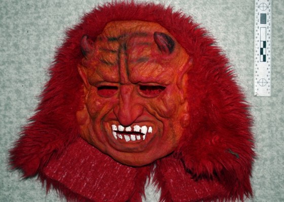 Maska erta, která slouila ke krytí lupi heren na Novojiínsku a v Ostrav.