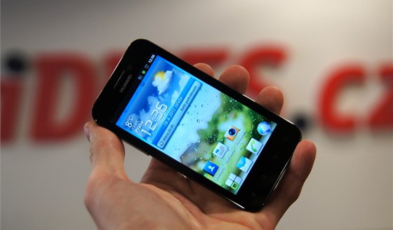 Huawei chystá Windows Phone 8 telefon s výbavou podobnou modelu Ascend G300.