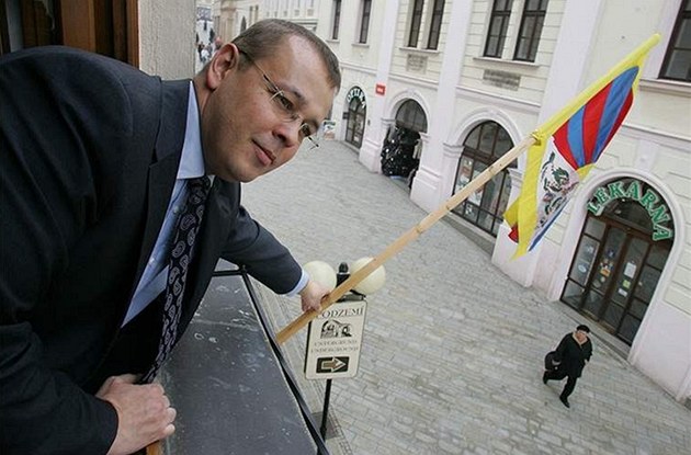 Exstarosta Znojma se zbraní vpadl do šarvátky, skončil na policii